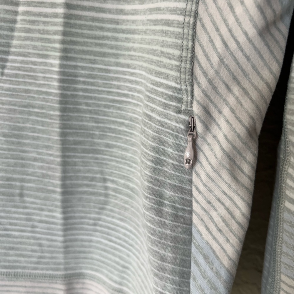 Lululemon Think Fast Top Base Layer Size 12 - image 7